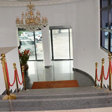 Hotel Vallee Des Princes Дуала Екстер'єр фото