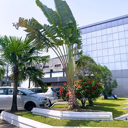 Hotel Vallee Des Princes Дуала Екстер'єр фото