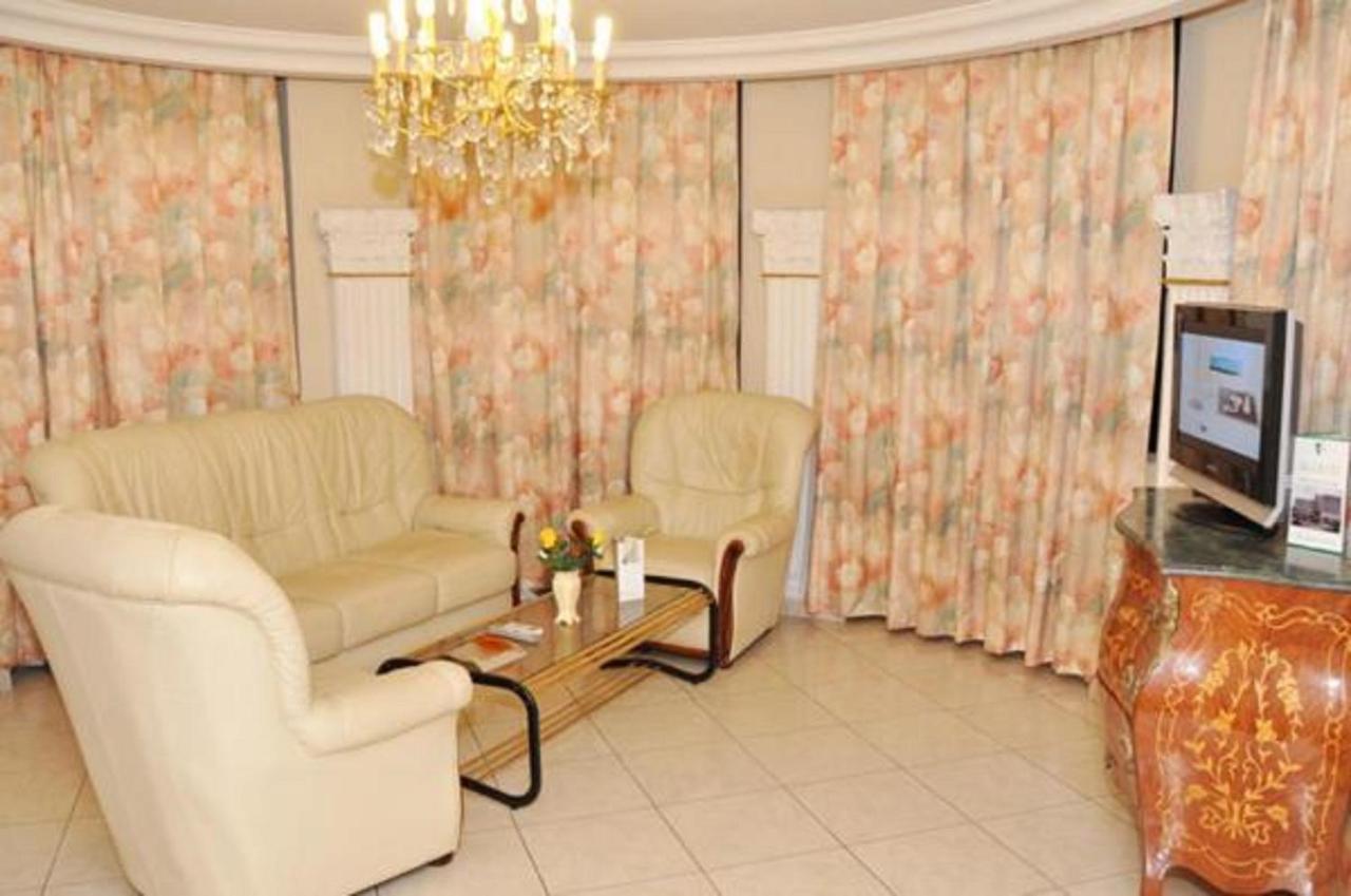 Hotel Vallee Des Princes Дуала Екстер'єр фото