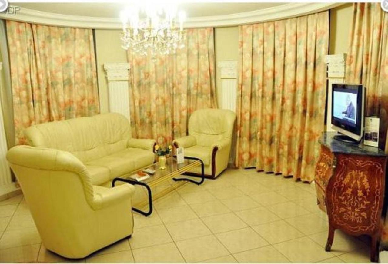 Hotel Vallee Des Princes Дуала Екстер'єр фото