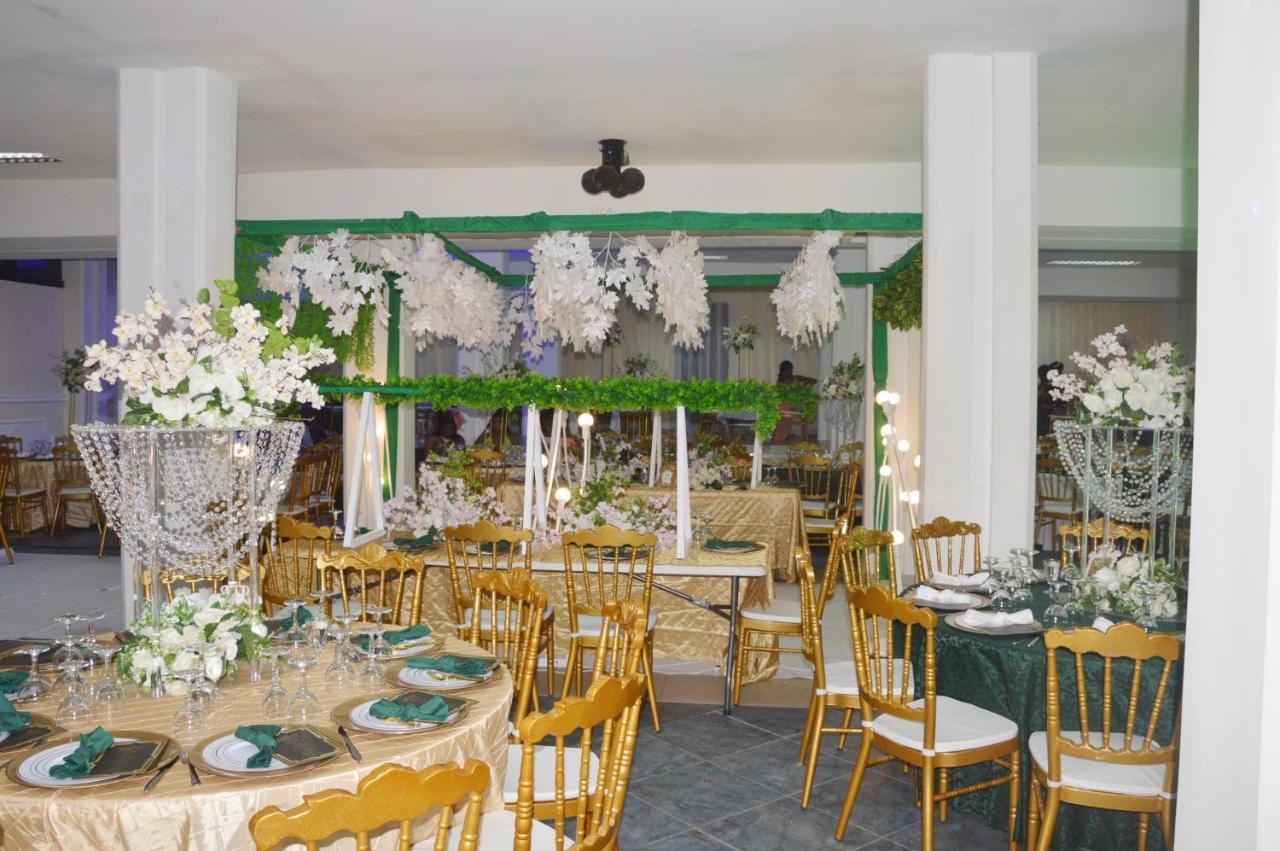 Hotel Vallee Des Princes Дуала Екстер'єр фото