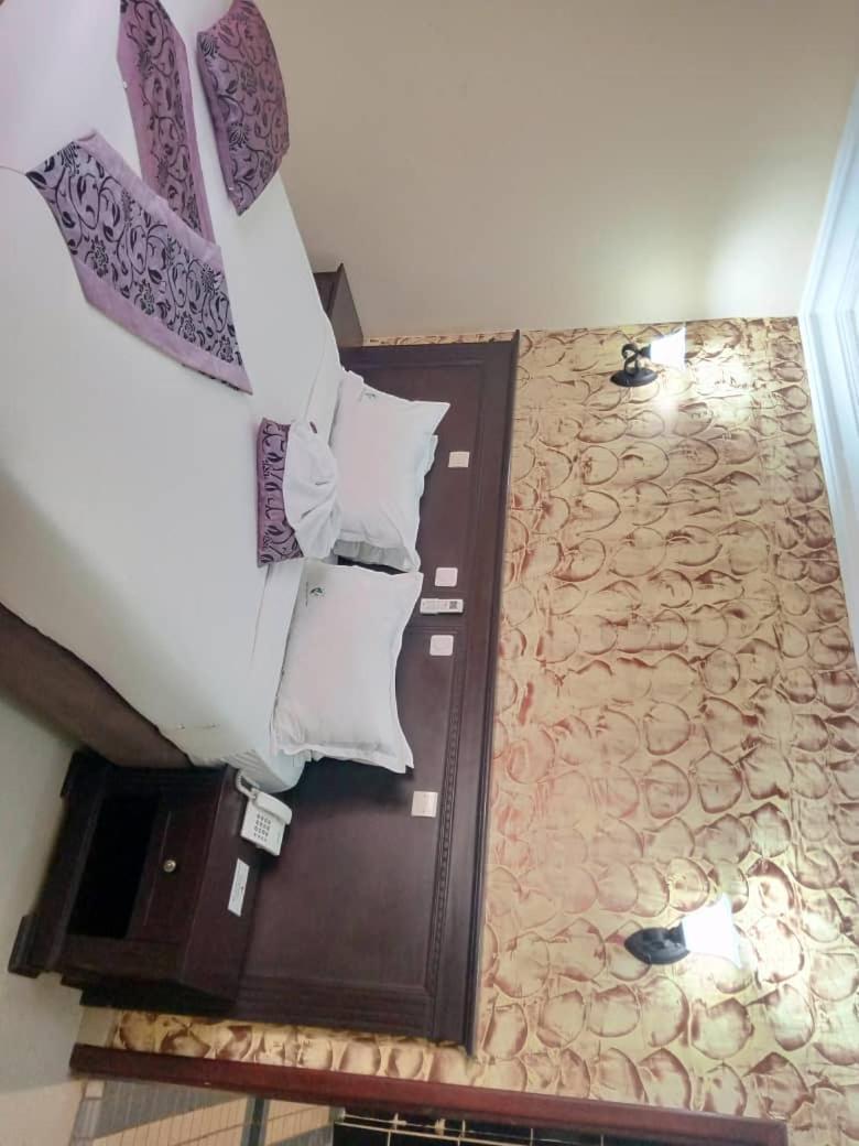 Hotel Vallee Des Princes Дуала Екстер'єр фото