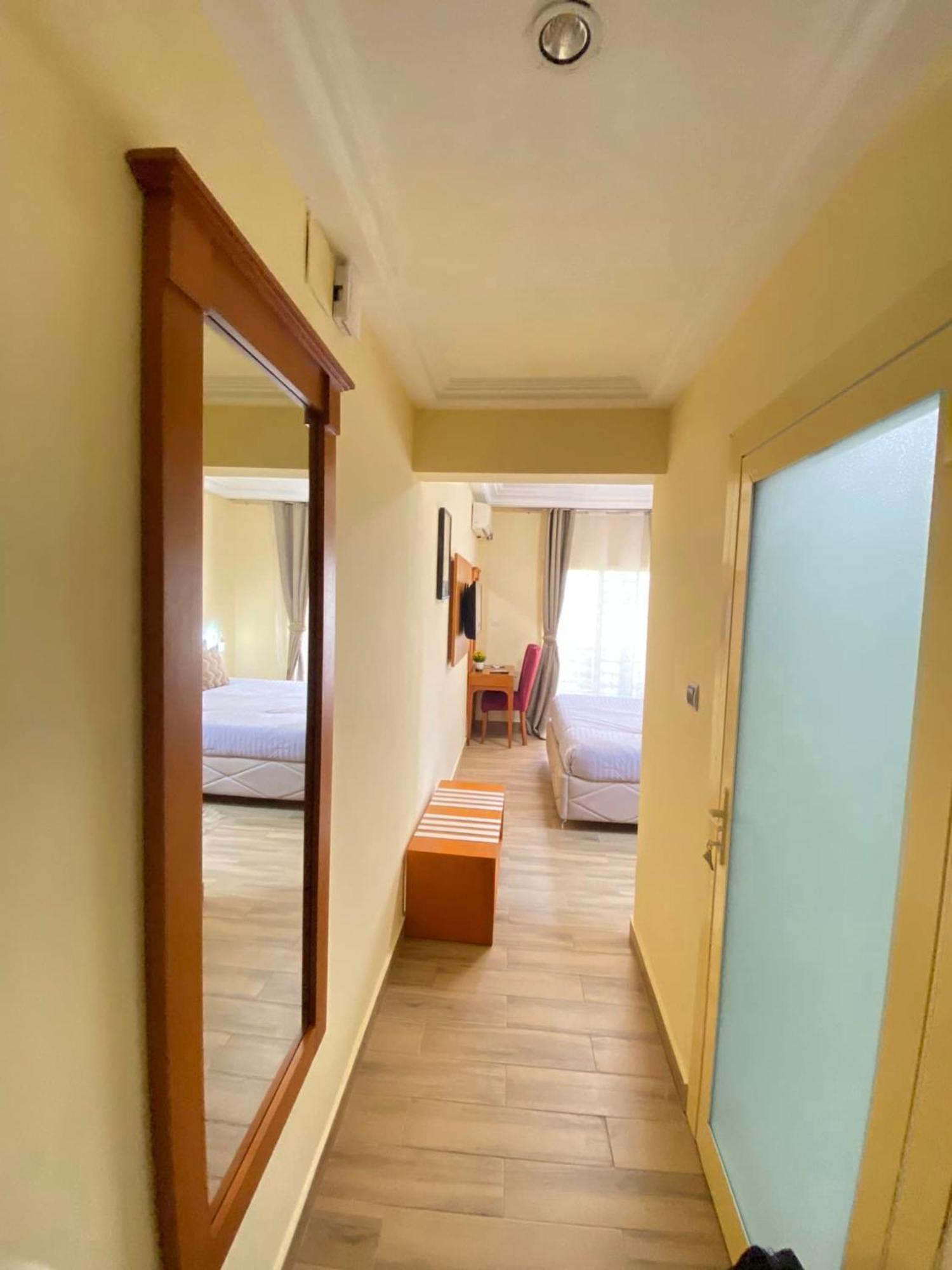 Hotel Vallee Des Princes Дуала Екстер'єр фото