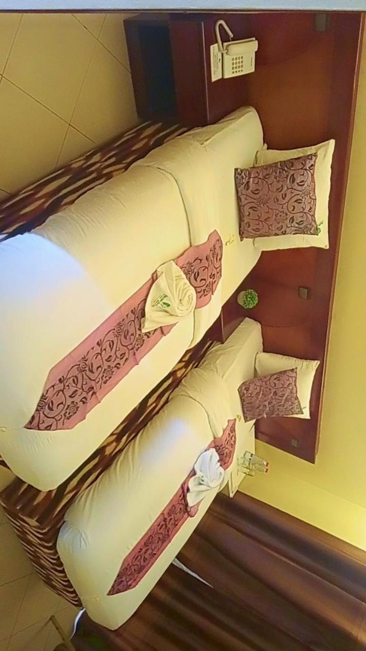 Hotel Vallee Des Princes Дуала Екстер'єр фото